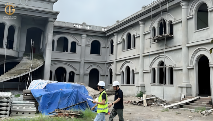 Các hạng mục xây dựng tập trung vào việc hình thành hệ kết cấu chịu lực và khung cơ bản